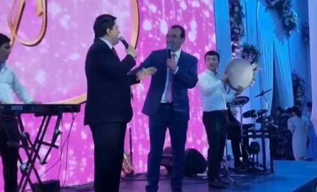 Министр культуры Озодбек Назарбеков спел на свадьбе