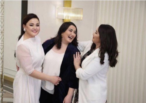 Жена Турсынбека Кабатова показала невестку и невестку