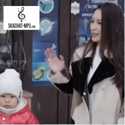 Певица Инджу Ануарбек показала публике свою дочь-близняшку (видео)